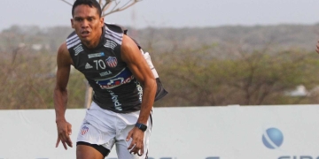 "Carlos Bacca, ¿No te da pena cobrar tanto dinero en Junior?": ¿Quién lo dijo?