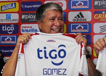 Bolillo Gómez a sus críticos: "Yo soy como Shakira. Ciego, sordo y mudo"