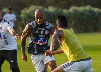 Bolillo Gómez, muy molesto en sus primeros días como DT de Junior