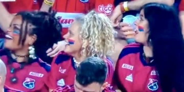 Turistas ‘gringos’ y europeos se ponen la del Poderoso para el clásico