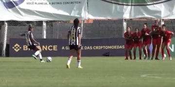 Colombianas en el mundo: ¡El golazo de Jorelyn Carabalí en Brasil!