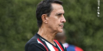 Alexandre Guimarães: «El parón le ha caído bien al grupo»