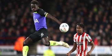 Este es el «curioso caso de Dávinson Sánchez» del que hablan en Inglaterra