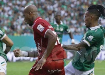 Lo que dijo Pinto de los laterales en el clásico y “fue de los mejores del partido”