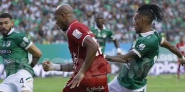 Lo que dijo Pinto de los laterales en el clásico y “fue de los mejores del partido”