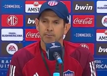 ¡Arturo Reyes tras la eliminación! “Partido más cómodo” y “el equipo compitió…”