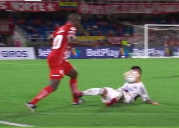 Esto no fue roja para Wálmer Pacheco en el América vs. Junior