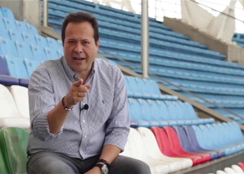 El 'Cantante del gol' le tiró a colega en plena transmisión: "Resentido, fracasado"
