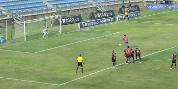Ricardo Márquez vs. Aldair Quintana en un penalti. ¡Así terminó!