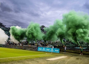 ¿Cuál fue el acuerdo entre la directiva de Atlético Nacional y Los Del Sur?