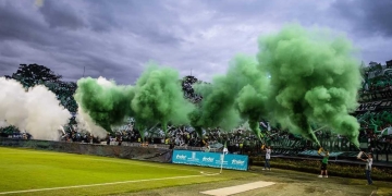 ¿Cuál fue el acuerdo entre la directiva de Atlético Nacional y Los Del Sur?