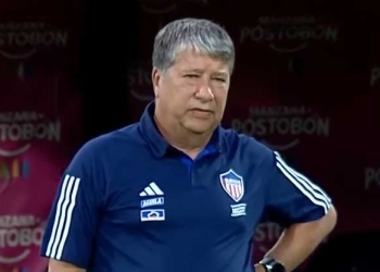 El regalo que el Bolillo le entregó a un ídolo verdolaga en el regreso al Atanasio
