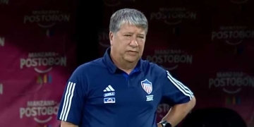 El regalo que el Bolillo le entregó a un ídolo verdolaga en el regreso al Atanasio