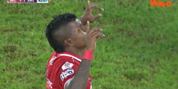 Daniel Quiñones: asistencia y golazo de media cancha para el honor