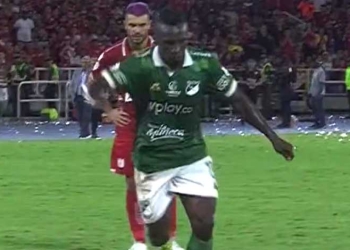 La racha anotadora de Kevin Velasco se extendió en el clásico