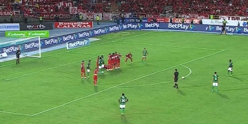 Joyita en el clásico: ¡También de tiro libre, Kevin Velasco!