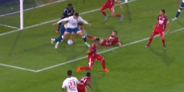 La jugada de la polémica en la caída del DIM ante Nacional en Uruguay