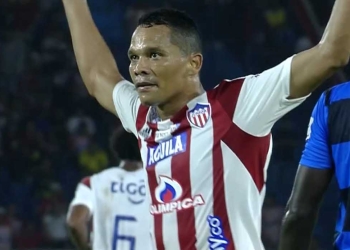 Otra de Carlos Bacca: ¡No quiere entrar!