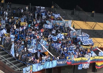 Video: la hinchada que acompañó a Millonarios en la visita a Peñarol