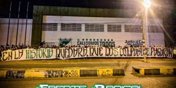 La multitudinaria protesta afuera de la sede del Deportivo Cali