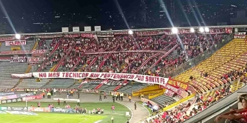 La protesta de la hinchada de Santa Fe: ¡Quieren un director técnico de la casa!