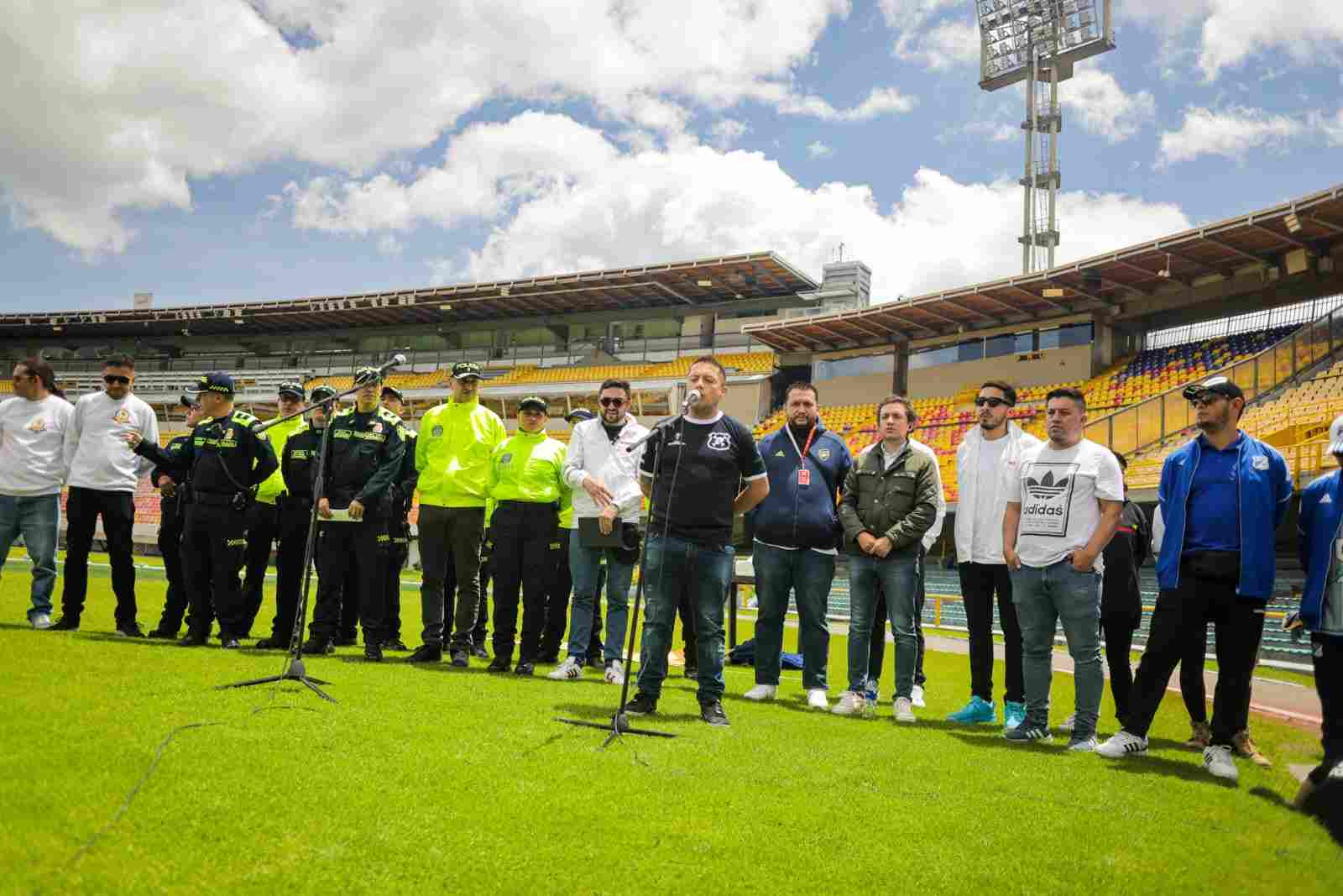 Sanciones y comparendos para los violentos del fútbol en Bogotá