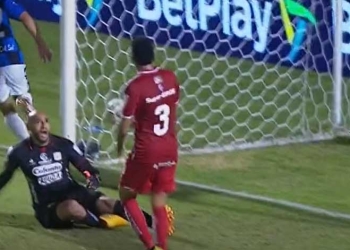 La decisión de Brayan Córdoba y el reclamo de Novoa en el gol de Chicó