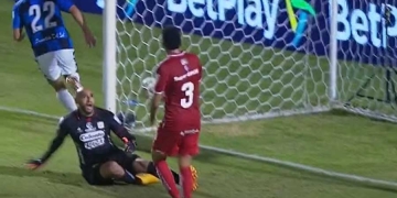 La decisión de Brayan Córdoba y el reclamo de Novoa en el gol de Chicó