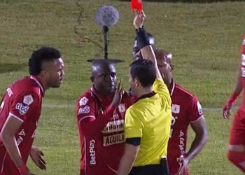 La increíble expulsión de Luis Paz ante Boyacá Chicó