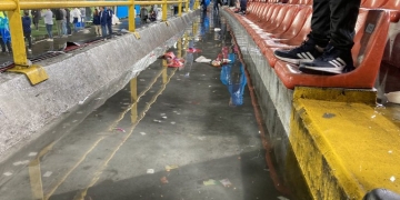 Gramilla y tribunas. Quejas por las condiciones de El Campín