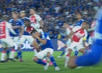 ¿Qué se vio gracias al VAR en la jugada que abrió el clásico?
