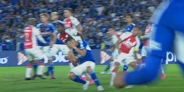 ¿Qué se vio gracias al VAR en la jugada que abrió el clásico?