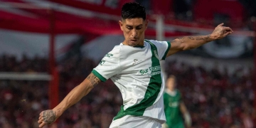 ¿Más cerca de Junior?: Banfield confirmó la salida de Emmanuel Olivera