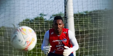 Jefersson Martínez no le escapa a la competencia con Mele: "El Bolillo decidirá"