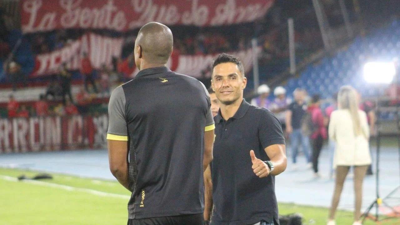 "No sé si dará títulos en América pero el fútbol de Lucas González enamora a la hinchada"