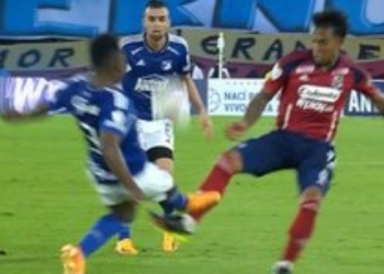 Así quedó el tobillo de David Loaiza, luego de dura entrada de Elvis Perlaza