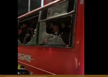 Hinchas de Santa Fe agredieron a la hinchada de Universitario en la previa