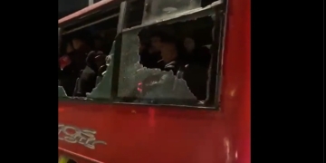 Hinchas de Santa Fe agredieron a la hinchada de Universitario en la previa