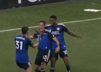 El golazo de Santiago Arias del que hablan en Estados Unidos