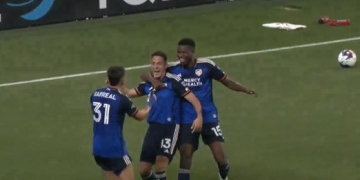 El golazo de Santiago Arias del que hablan en Estados Unidos