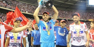 ¡Merecido, capitán! Los dos homenajes que recibirá Viera por su trayectoria en Junior