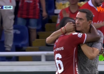 Pipe Mosquera: primer gol como profesional y abrazo con Guimarães