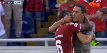 Pipe Mosquera: primer gol como profesional y abrazo con Guimarães