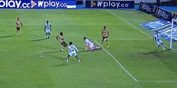 Kevin Mier: de la caída a la increíble reacción ante Marco Pérez