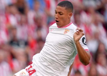 Él es Mateo Mejía, colombiano que jugó en Manchester United y ahora disputa LaLiga