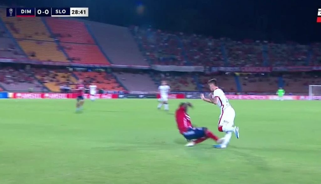 La terrible patada por la que Cetré dejó con uno menos al DIM vs. San Lorenzo