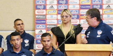 El desafortunado ejemplo que dio el Bolillo sobre "El cura que le mete la mano a la monja"