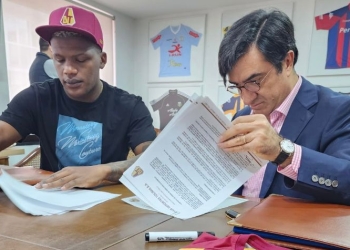 Marlon Torres ya firmó con Deportes Tolima
