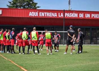 Ya tenía arreglado su sueldo en el exterior, pero América no lo dejó salir