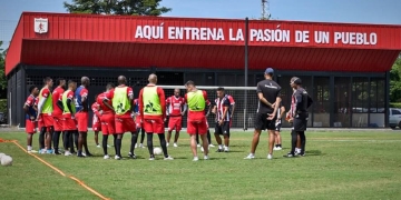 Ya tenía arreglado su sueldo en el exterior, pero América no lo dejó salir